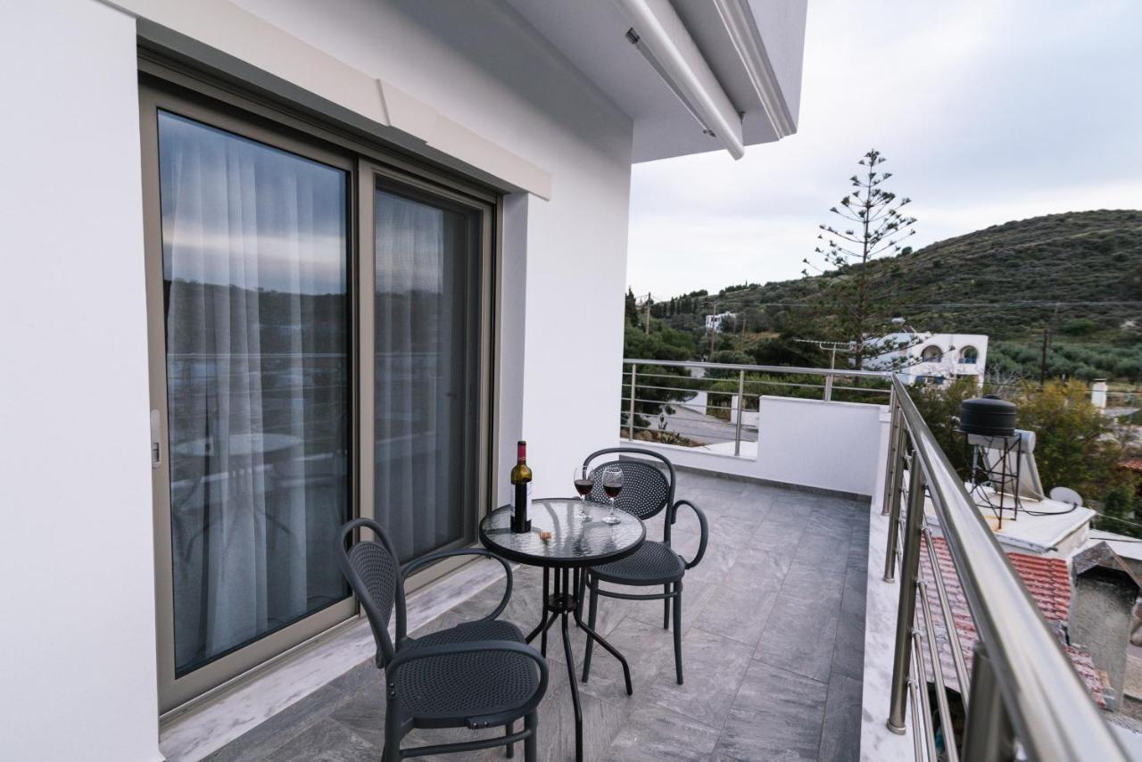 Lychnos Apartments Камиларион Экстерьер фото
